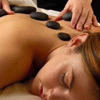 massage with stones